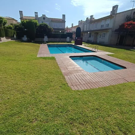 Adosado Con Piscina 4 Habitaciones, 8 Huespedes Сasa de vacaciones *