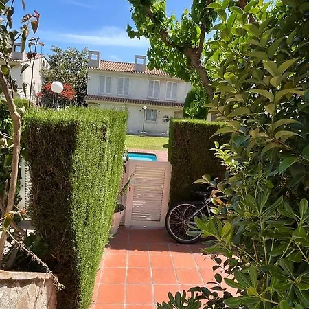 Сasa de vacaciones Adosado Con Piscina 4 Habitaciones, 8 Huespedes