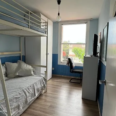 Сasa de vacaciones Adosado Con Piscina 4 Habitaciones, 8 Huespedes *