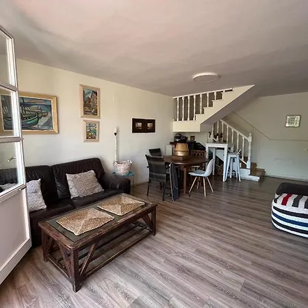 Adosado Con Piscina 4 Habitaciones, 8 Huespedes *