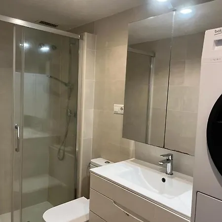 Сasa de vacaciones Adosado Con Piscina 4 Habitaciones, 8 Huespedes *