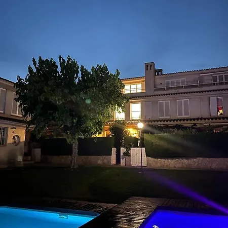 Adosado Con Piscina 4 Habitaciones, 8 Huespedes *